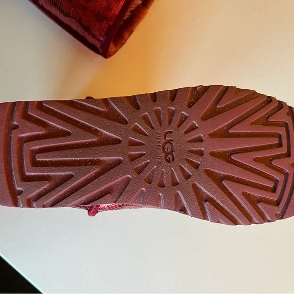 UGG Women’s Size 11 Sparkling Red Sequin Boots with Fuzzy Lining - Picture 12 of 16